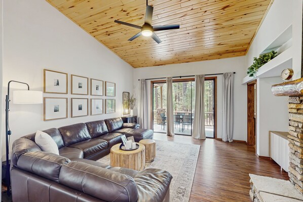Living area - 3BR Home w/ Hot Tub, Grill & Wraparound Deck (Show Low)