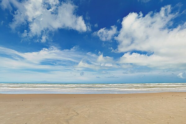 On the beach - All-Suite 3BR, Beachfront: Suntide III - Unit 206 (South Padre Island)