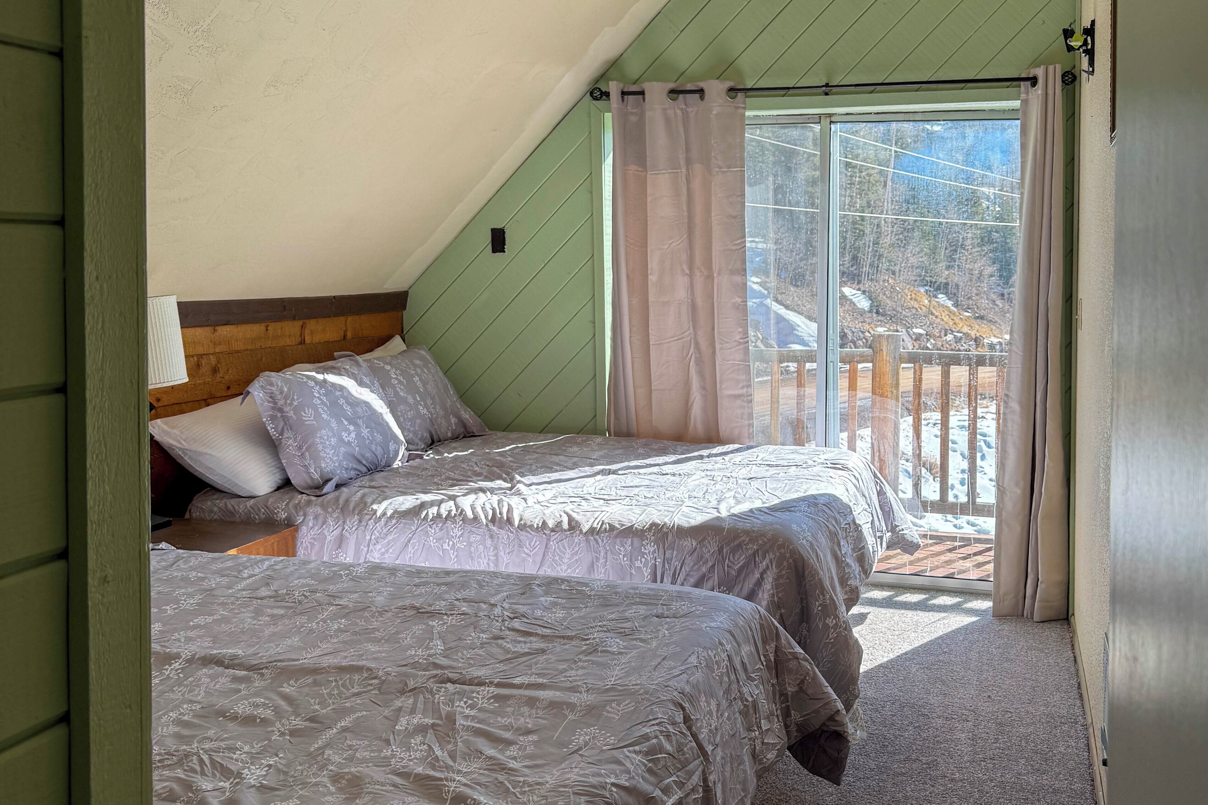 3 多间卧室、熨斗/熨衣板、上网接入、床单