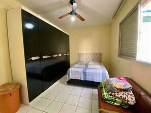 1 bedroom, bed sheets - Cozy and very well-located apartment in a condominium. (Praia Grande)