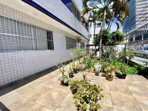 Property grounds - Cozy and very well-located apartment in a condominium. (Praia Grande)