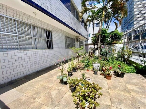 Property grounds - Cozy and very well-located apartment in a condominium. (Praia Grande)