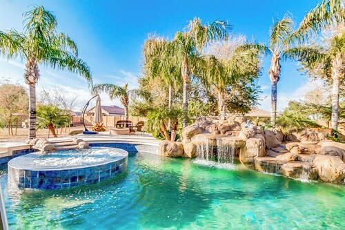 Saltwater Pool & Fire Pit: Luxe Queen Creek Oasis!