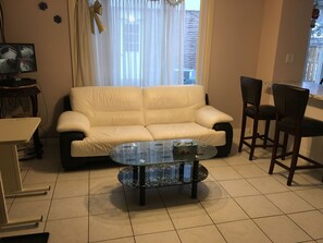 Living area - HomeDel (Toronto)