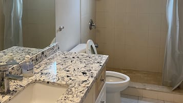 Double Room, Garden View | Bathroom