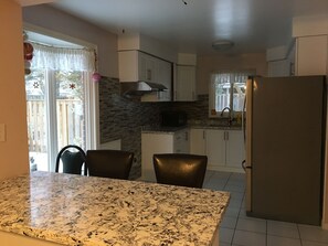 Shared kitchen facilities - HomeDel (Toronto)
