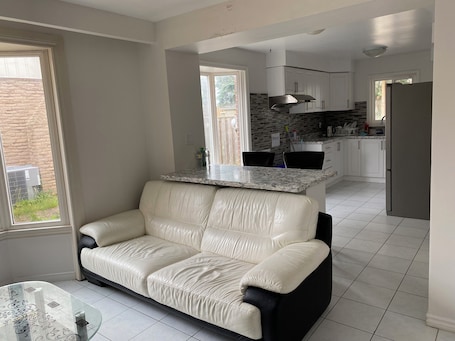 Double Room, Garden View | Living area