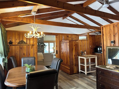 Lakeside Cottage in Private Community