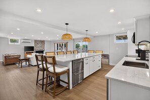 Coffee/tea maker, fridge, microwave, oven - 5 Bedrooms | Water Views | Private Pond Beach (Brewster)