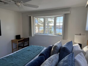 5 bedrooms, desk, travel cot, free WiFi - 5 Bedrooms | Water Views | Private Pond Beach | Outdoor Shower (Brewster)