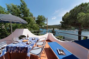 Outdoor dining - Anton - Villa Marinella (Porto azzurro)
