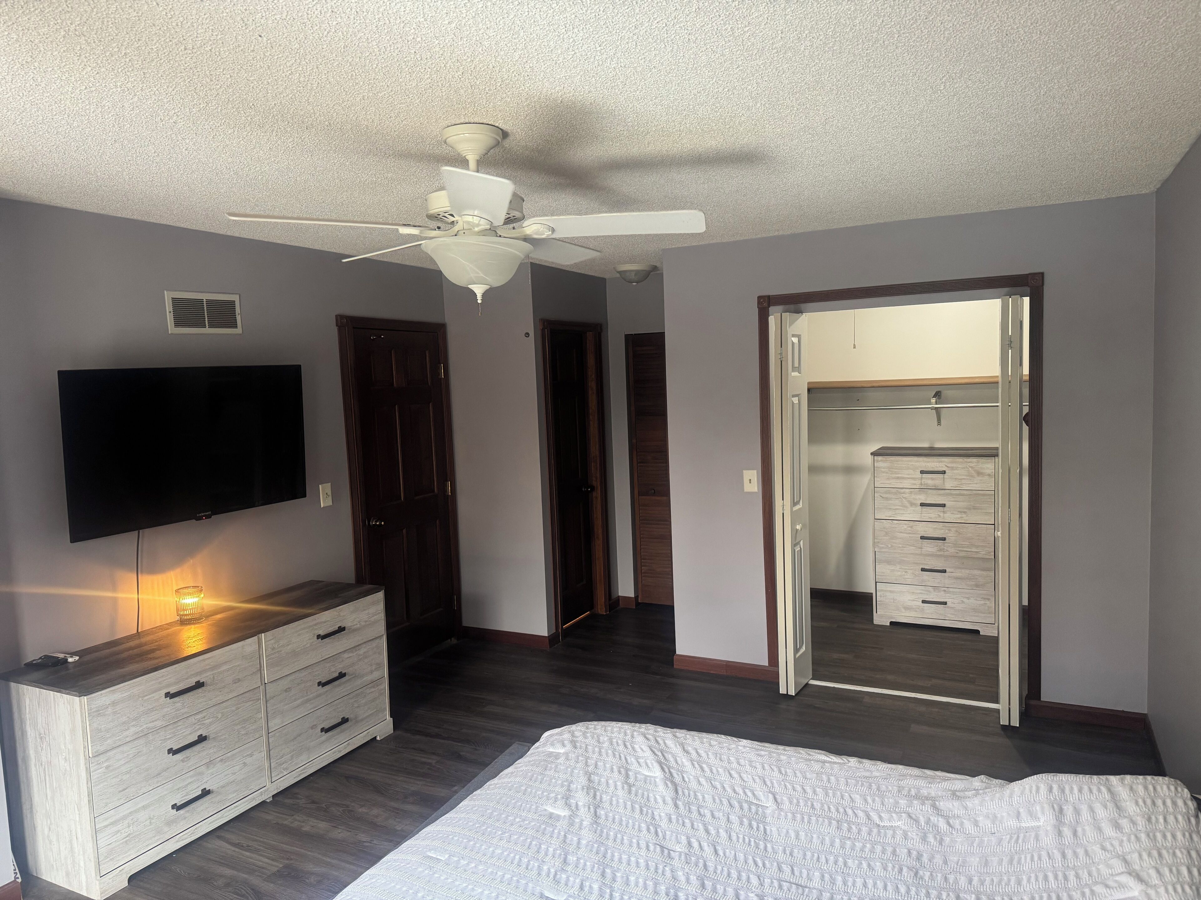 熨斗/熨衣板、WiFi、床单