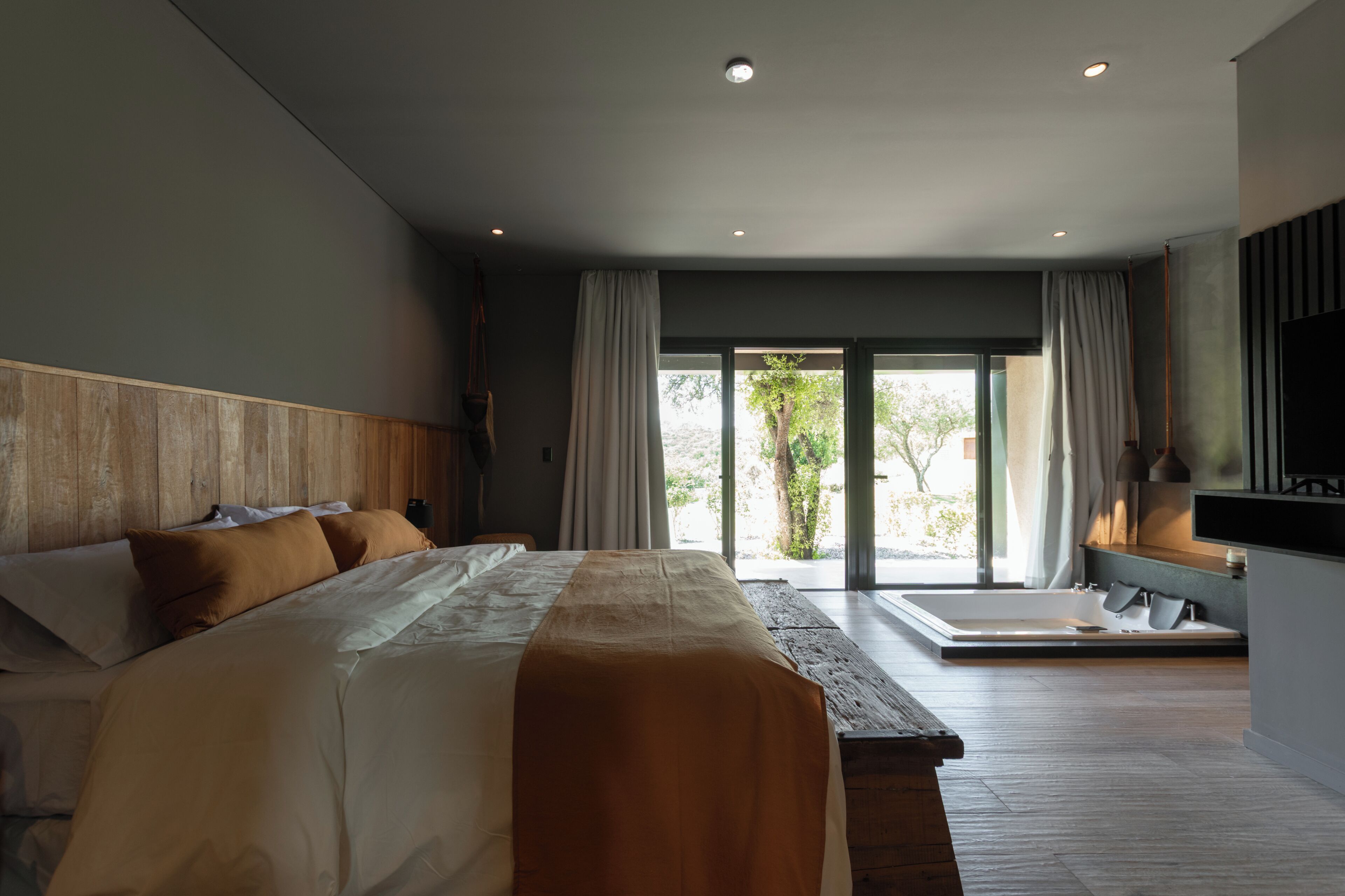 خزنة داخل الغرفة وواي فاي مجانًا