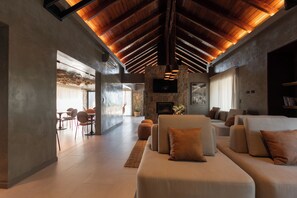 40-inch Smart TV with digital channels - Wayna Lodge de sierras (Salsipuedes)