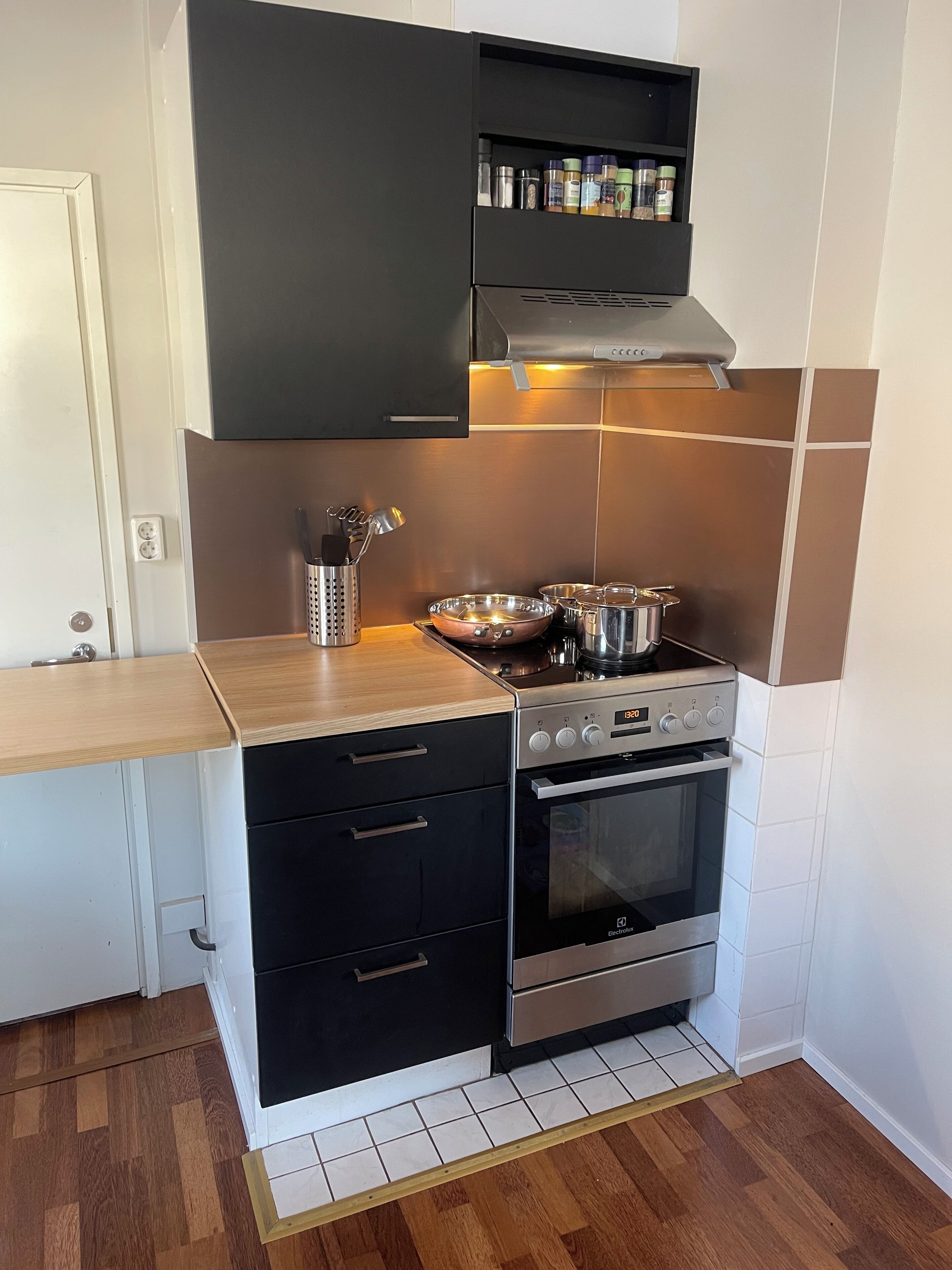 Micro-ondes, four, plaque de cuisson, lave-vaisselle