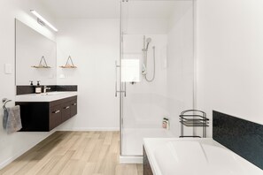 Serviettes fournies, savon, papier toilette