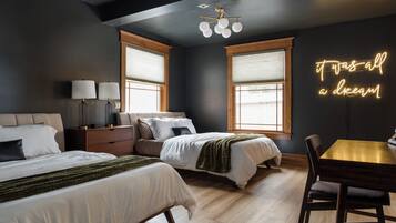 Schreibtisch, Bügeleisen/Bügelbrett, kostenloses WLAN, Bettwäsche