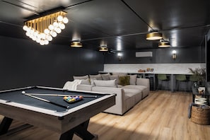 Games room - Incredible Downtown 6 bedroom with Pool, Hot Tub, Waterfall, Arcades & Speakeasy (Cadillac)