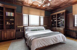 6 bedrooms, desk, iron/ironing board, free WiFi