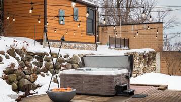 Tina de hidromasaje al aire libre