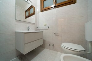 Shower - Pal Friul - Villa Marinella (Mola)