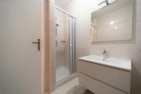 Shower - Pal Friul - Villa Marinella (Mola)