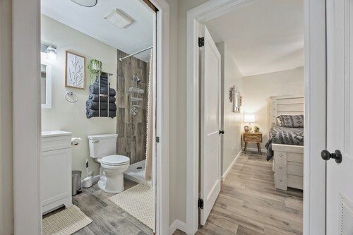 Charming 1-bedroom chalet in Melbourne awaits you.