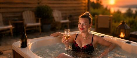 Outdoor spa tub