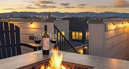 NEW! Walk 2 town • Rooftop hot tub •2 King beds • Dog friendly • Luxury linens