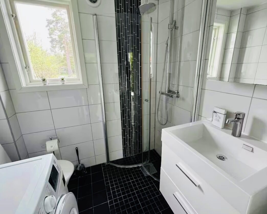 Bruser, hårtørrer, Sæbe, Toiletpapir