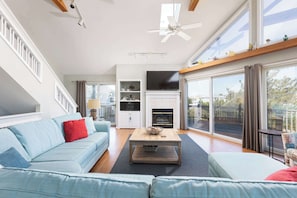 TV - New Listing! Pool, Hot Tub & 2-Min Walk to Beach! (Corolla)
