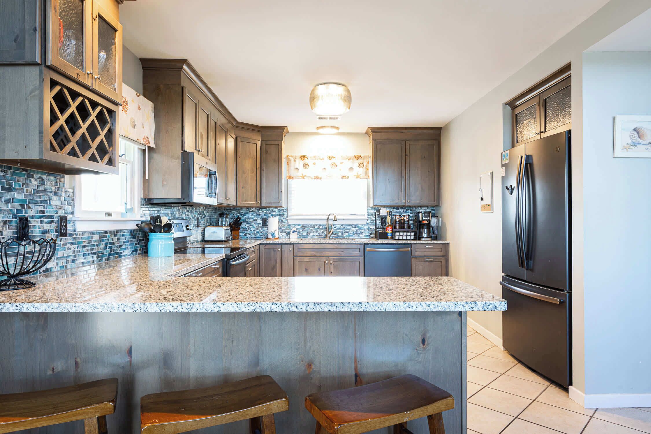 Geladeira, micro-ondas, fogão, cooktop