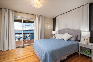 Tabla de planchar con plancha, wifi y ropa de cama 