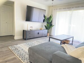 Living area - Cozy Condo in heart of  Scottsdale (Scottsdale)
