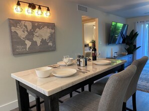 Dining - Cozy Condo in heart of  Scottsdale (Scottsdale)