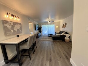 Living area - Cozy Condo in heart of  Scottsdale (Scottsdale)