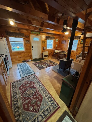 Perfect 4-bedroom cabin with direct ATV access to Newport/Dover Rail Trail