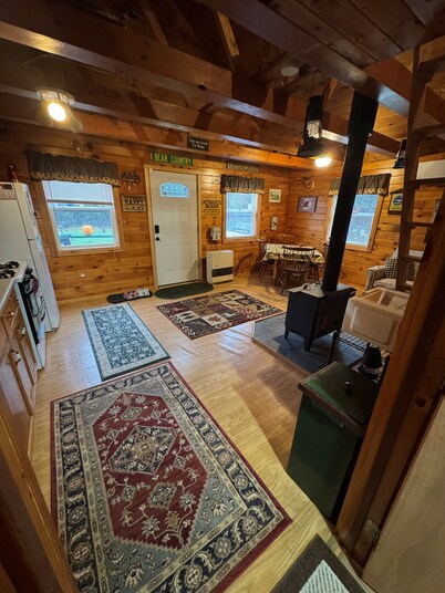Perfect 4-bedroom cabin with direct ATV access to Newport/Dover Rail Trail