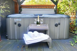 مغطس سبا خارجي