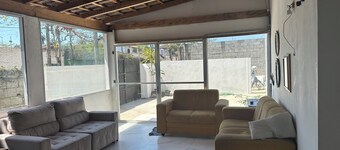 House in Guarujá with pool, 200 meters from Pernambuco Beach.