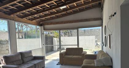 House in Guarujá with pool, 200 meters from Pernambuco Beach.