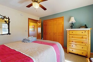 4 bedrooms, iron/ironing board, travel cot, Internet