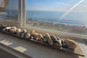 A window sill with a collection of smooth, rounded stones. - Oceanfront Studio w/ World-Class Views & Patio (Point Roberts)