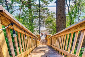 Property grounds - Beachfront Studio w/ Lovely Views, Private Patio (Point Roberts)