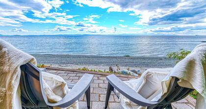 Beachfront Studio w/ Lovely Views, Private Patio