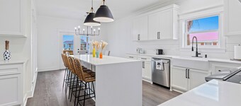 5BR waterfront Home w/ boat lift, Dock, & kayak