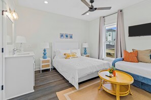 Strykejern/-brett, reiseseng for barn og sengetøy