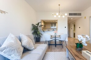Apartment - Cozy City Escape in Standpoint Downtown Dubai (Dubai)