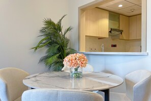 Apartment - Cozy City Escape in Standpoint Downtown Dubai (Dubai)