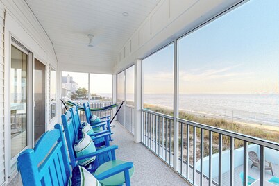 5BR Beachfront Home w/ Large Deck, Grill, W & D